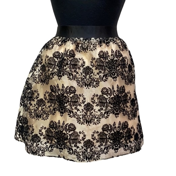 Express Burnished Velvet Design Skirt - Picture 3 of 4